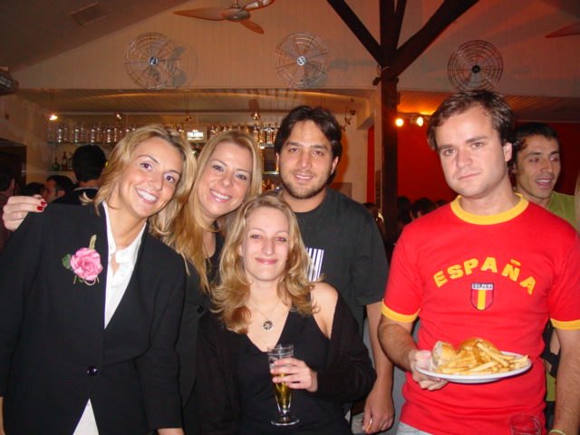 Pessoas.JPG, 62420 bytes, 30/10/2004
