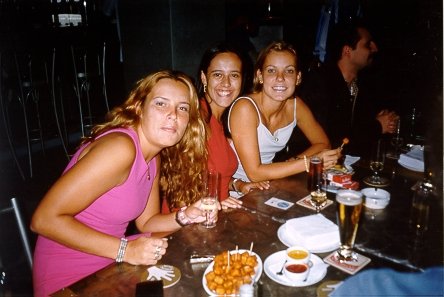 Paula_Xexe_Erica.jpg, 111121 bytes, 25/04/01