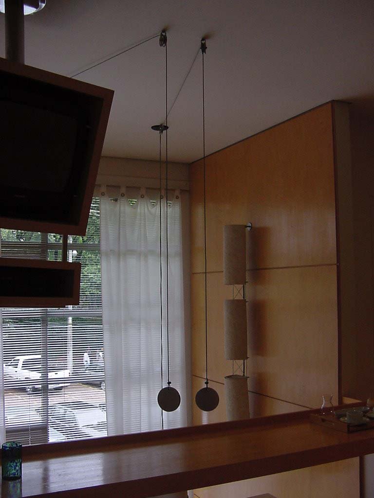 08.jpg, 76956 bytes, 4/25/2001